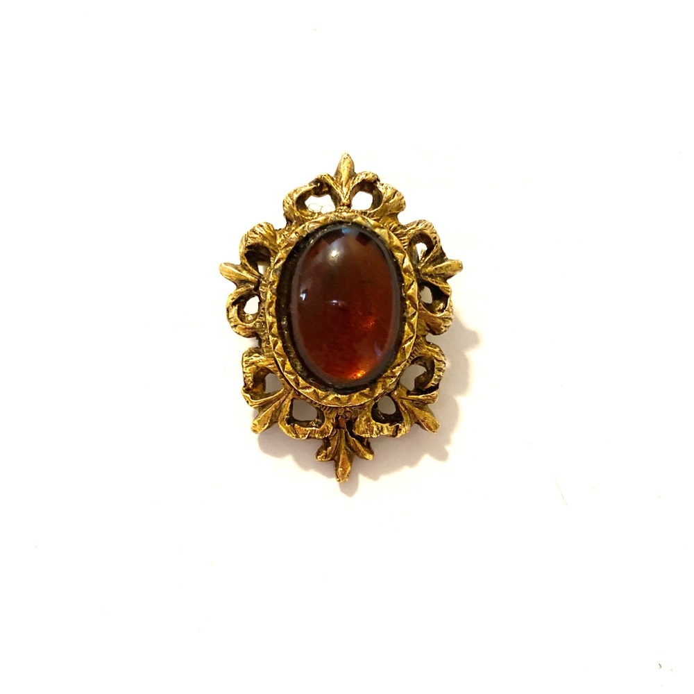 VINTAGE ORNATE GOLD TONE AMBER COLORED CABOCHON BROOCH PIN